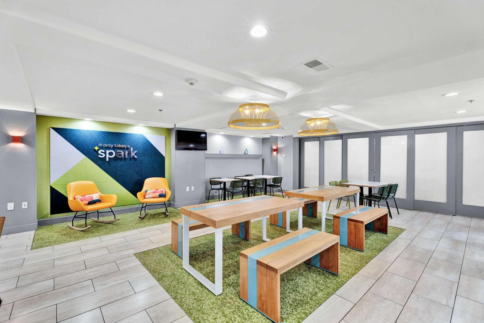 Spark By Hilton Плімут Екстер'єр фото