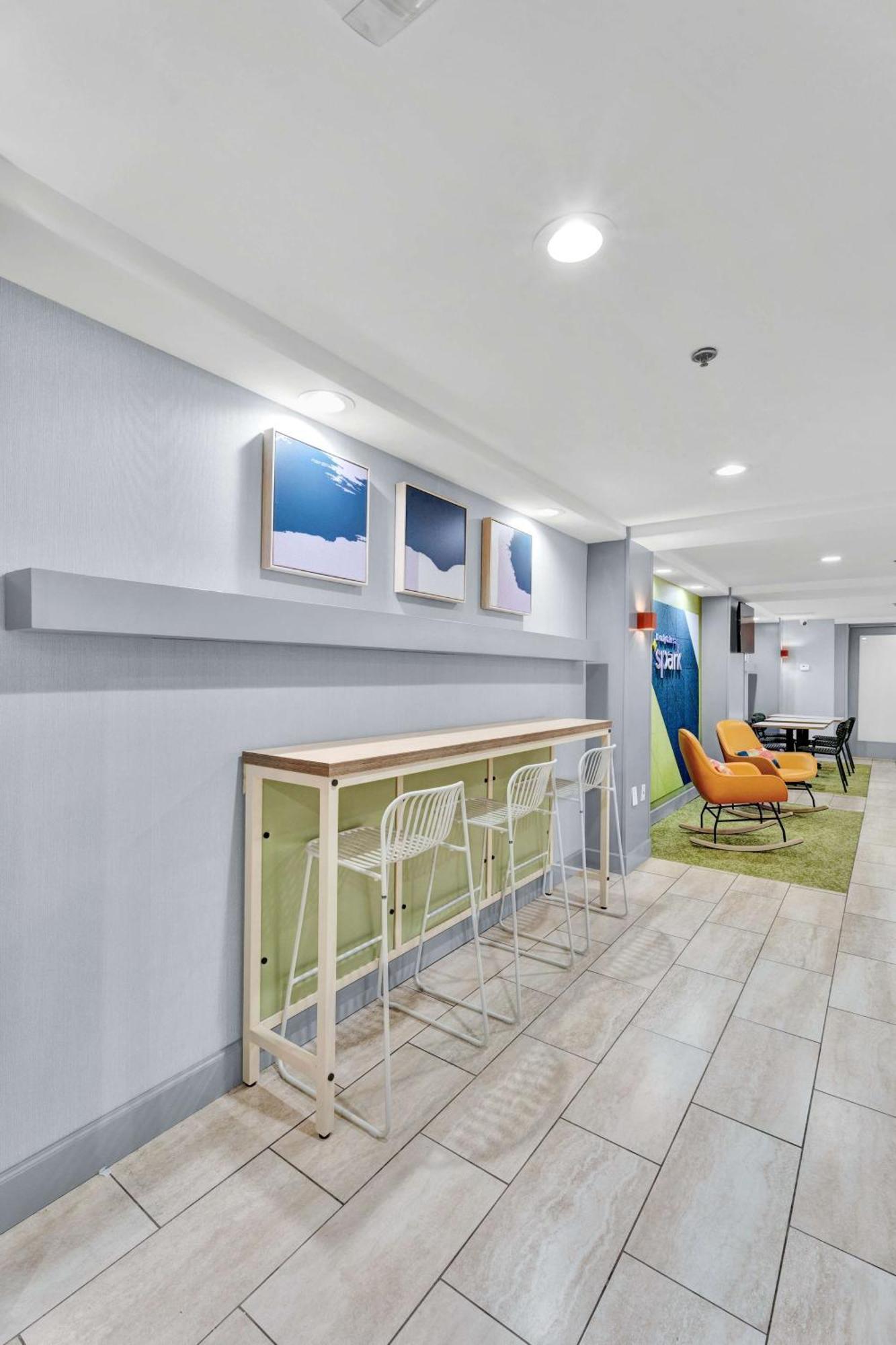 Spark By Hilton Плімут Екстер'єр фото